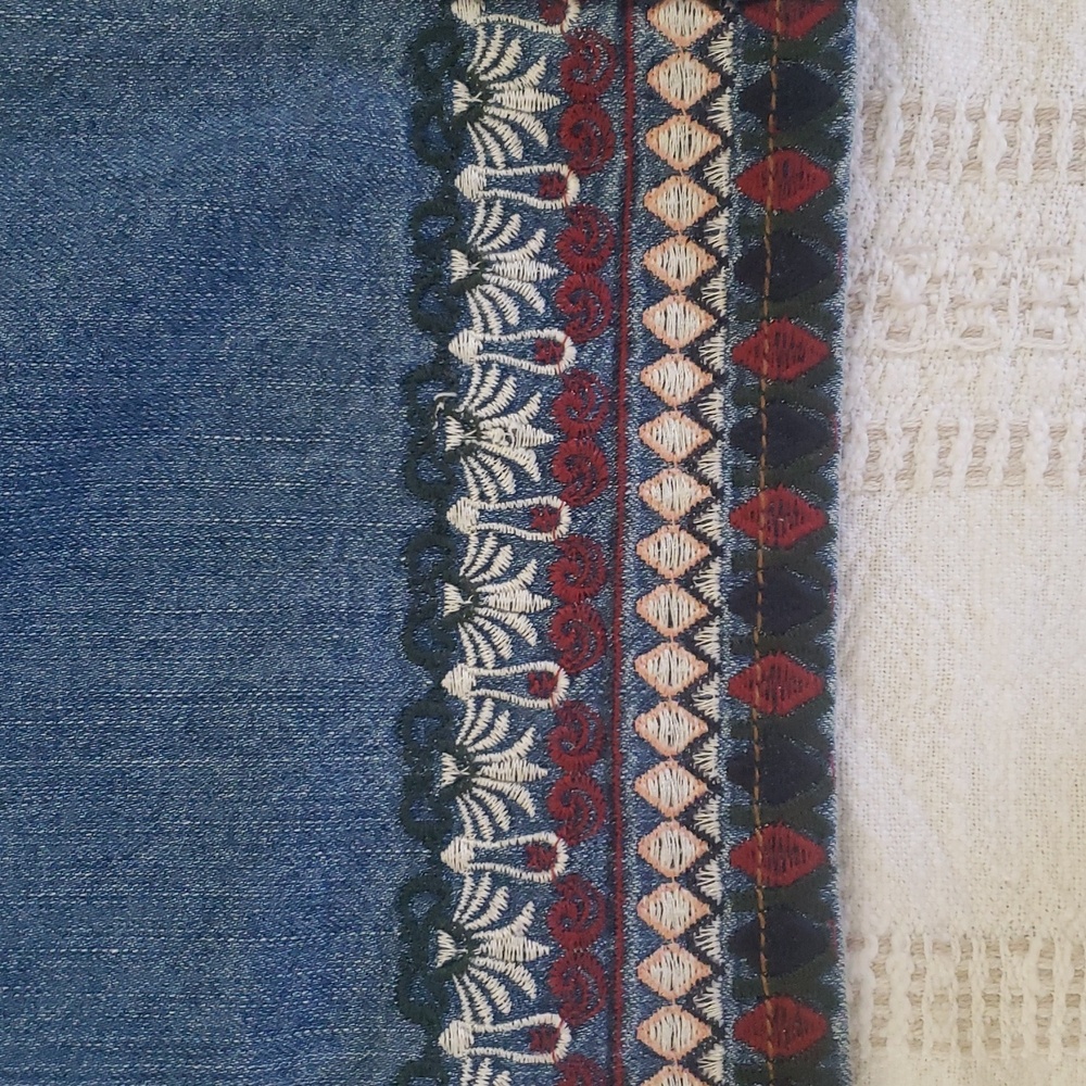 Embroidered Denim Skirt Size 4 - Picture 2 of 11